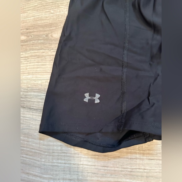Under Armour Booty Shorts - Picture 2 of 3